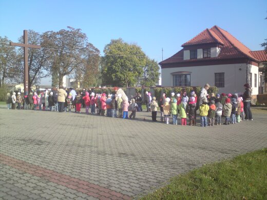 Spotkanie pod kosciołem.