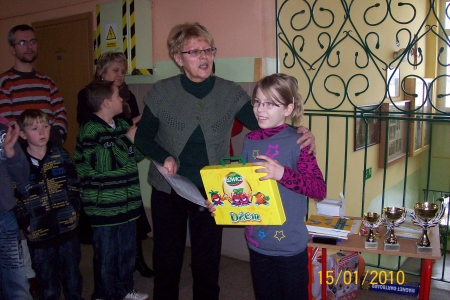 Monika na apelu szkolnym